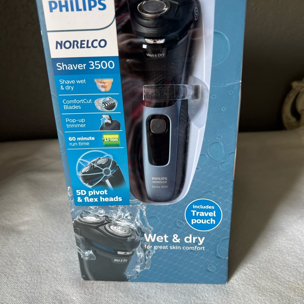 Philips Norelco Shaver 3500 - Black and Blue